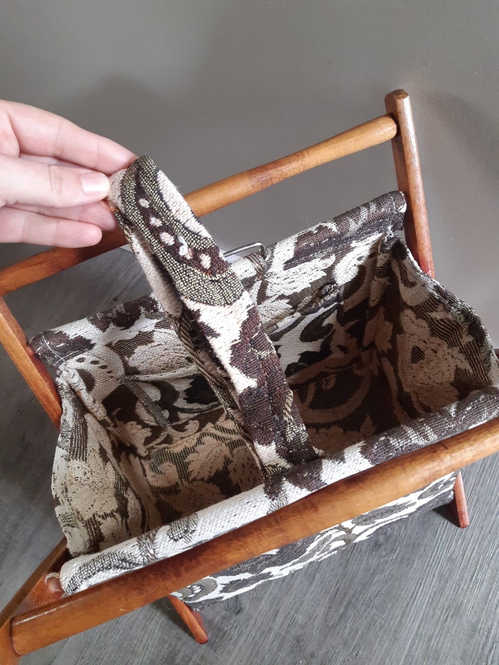 VTG Embroidered Tapestry Knitting Basket Made In Poland - Picture 4 of 8